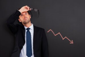 Agentes inmobiliario preocupado